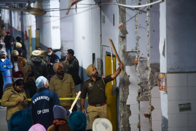 2 terbunuh dalam letupan di kompleks mahkamah India