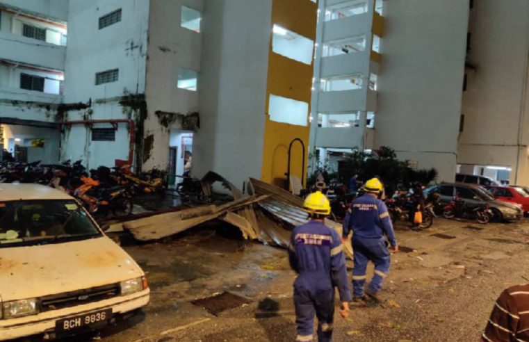 52 kenderaan rosak ditimpa bumbung terbang