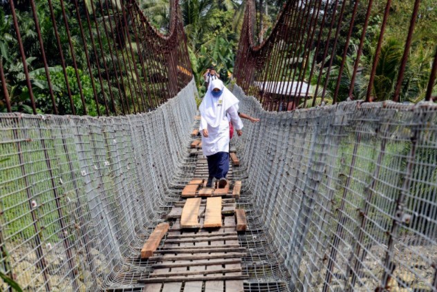 Jika jambatan gantung tutup, murid jalan kaki sejam ke sekolah