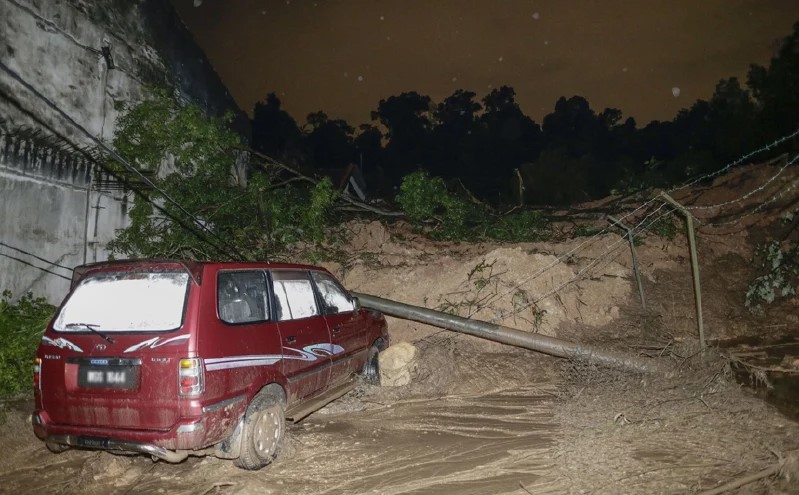 200 penghuni 48 rumah diarah kosongkan kediaman