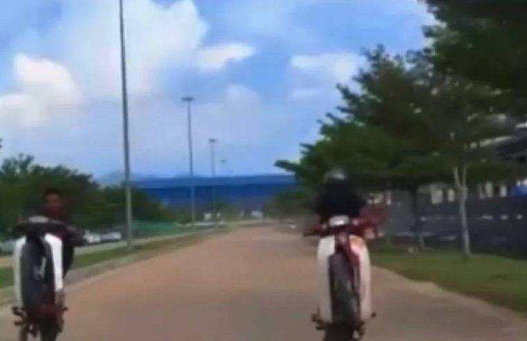 Buat aksi ‘wheelie’, polis datang ‘beraya’ di rumah