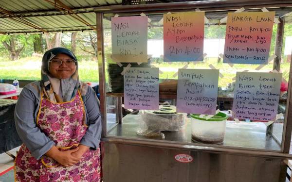 Peniaga tawar nasi lemak percuma kepada pelajar