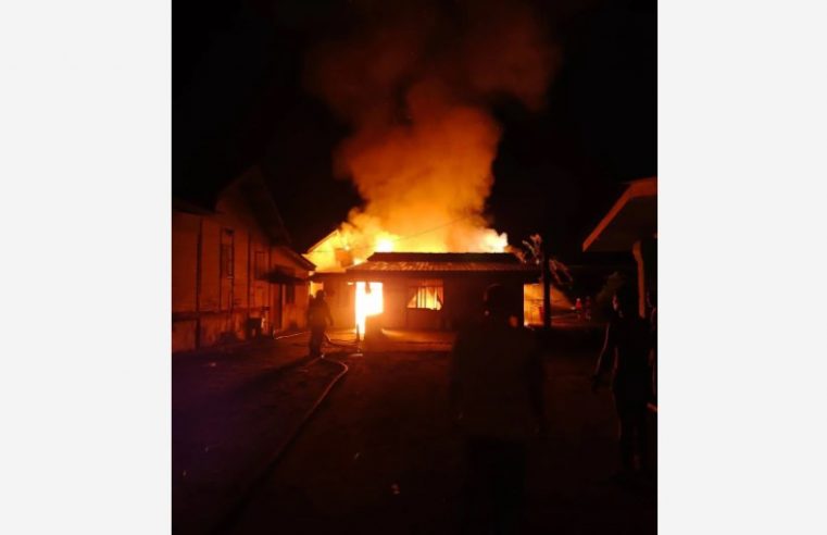 Rumah musnah dipercayai dibakar jiran