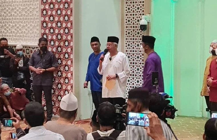 Najib sumpah mubahalah di Masjid Kampung Baru