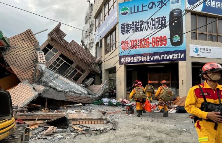 Gempa bumi kuat Taiwan memerangkap orang ramai, menggagalkan kereta api