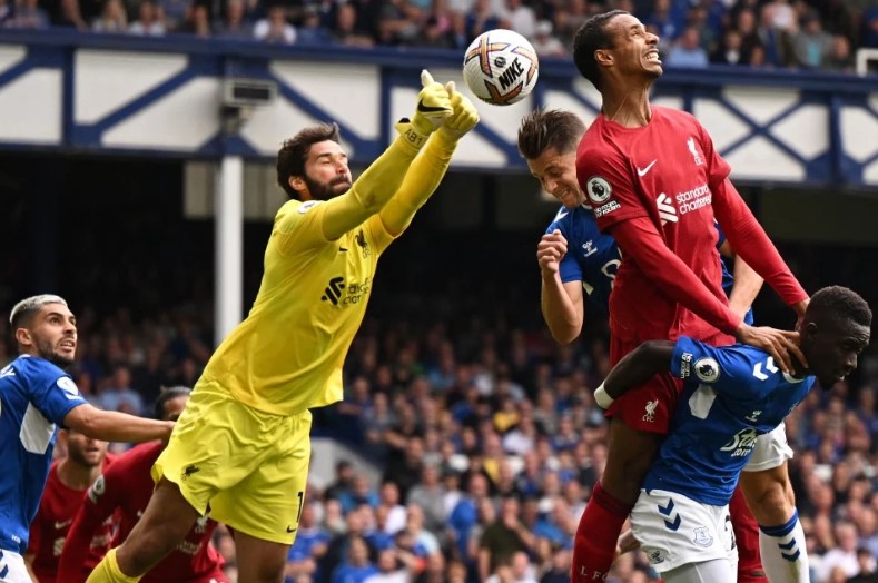 Everton, Liverpool sama handal