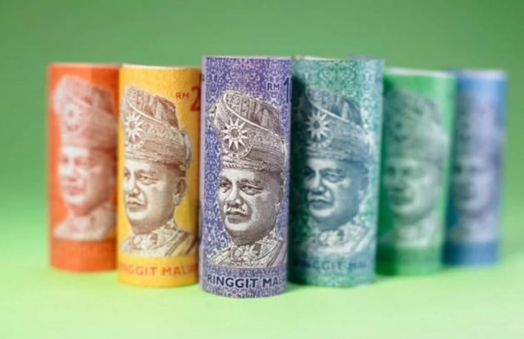 Ringgit semakin merosot, RM4.69 berbanding dolar AS