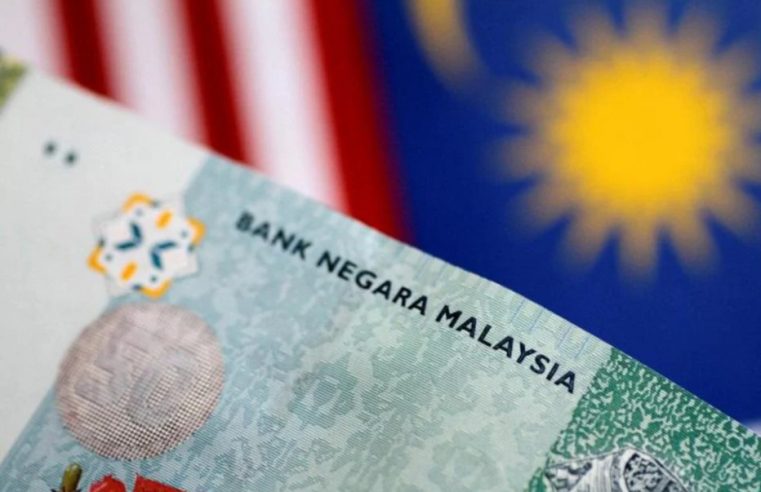 Ringgit menjunam ke paras RM4.70 berbanding dolar AS