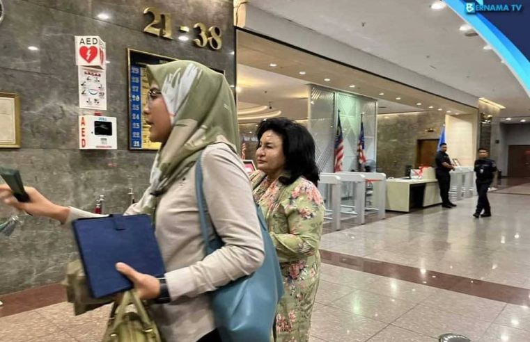 Mesyuarat MKT UMNO, kehadiran Rosmah cetus tanda tanya