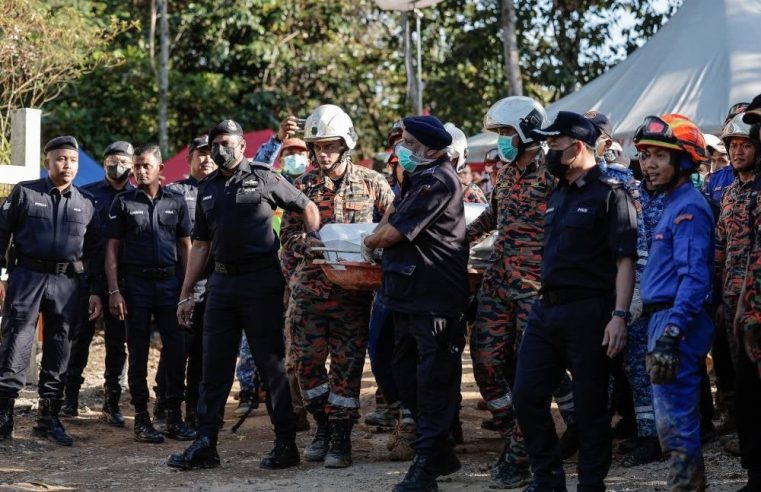 Anggota bomba sebak keluarkan mayat kanak-kanak terakhir