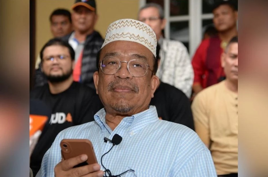 Phahrolrazi bersama lebih 200 ahli Amanah umum keluar parti