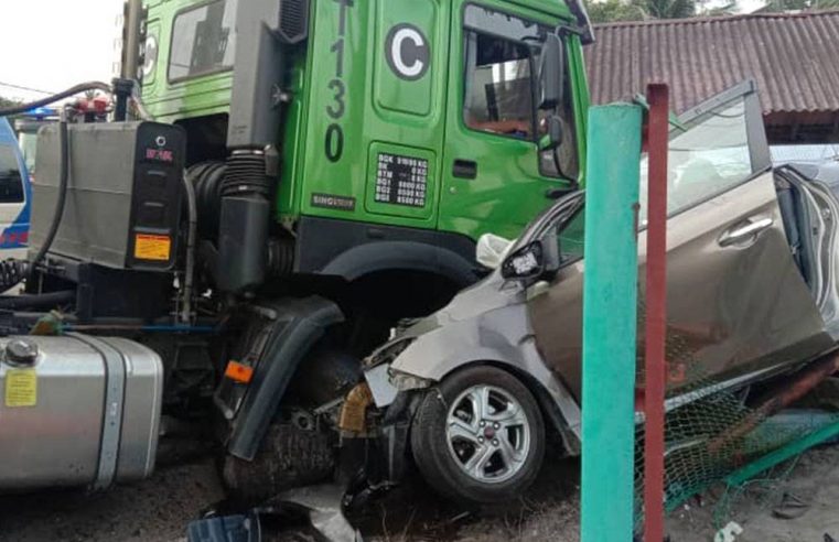 Empat warga emas maut nahas kereta bertembung treler