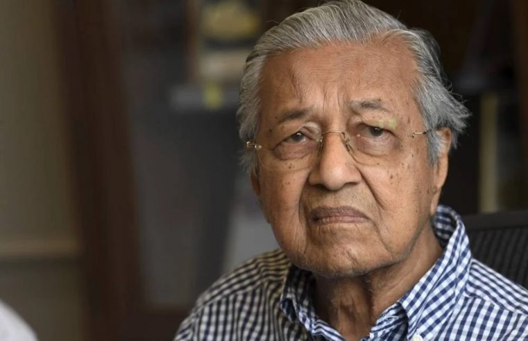 ‘Tak patut salahkan saya letak jawatan PM’ – Tun M