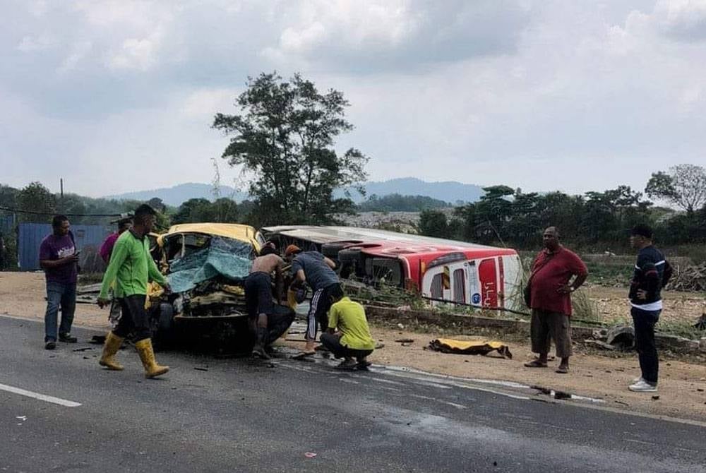 Suami isteri maut kereta bertembung bas ekspres