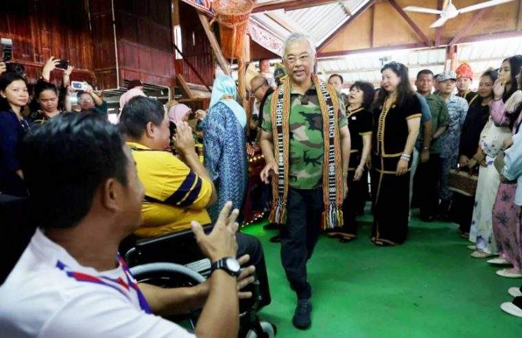 Hasrat OKU lumpuh kaki bertemu Agong, Raja Permaisuri tercapai