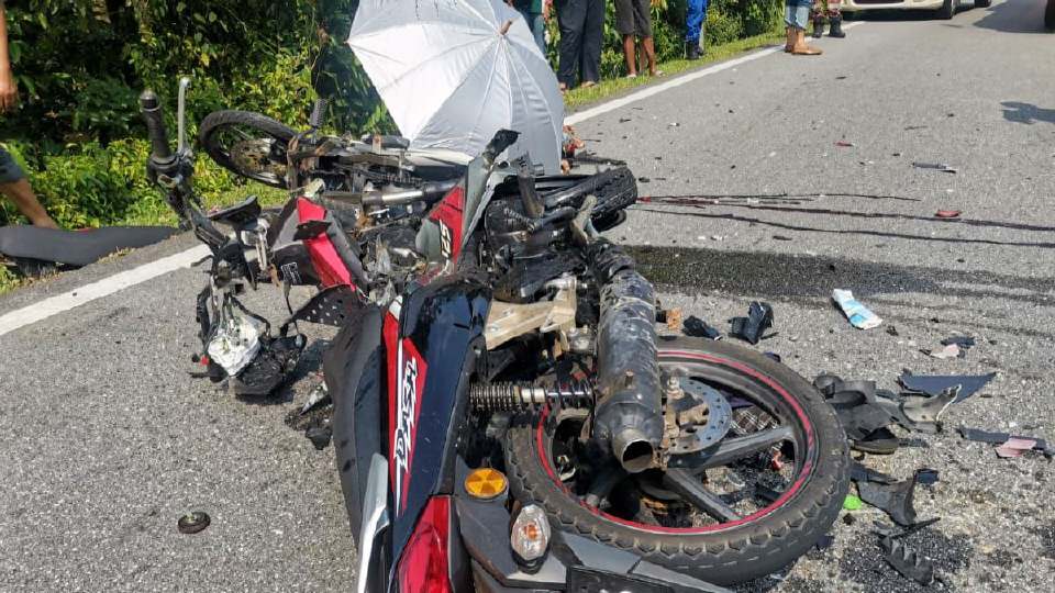 Dua penunggang motosikal maut dalam kemalangan tiga kenderaan