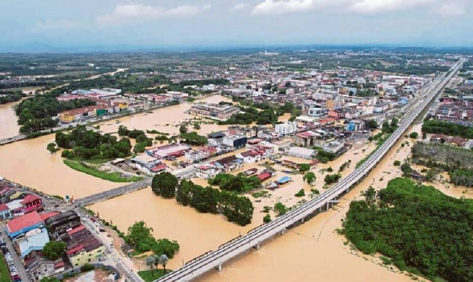 Kerajaan negeri sedia gerakkan 40 pam percepat aliran air di kawasan banjir