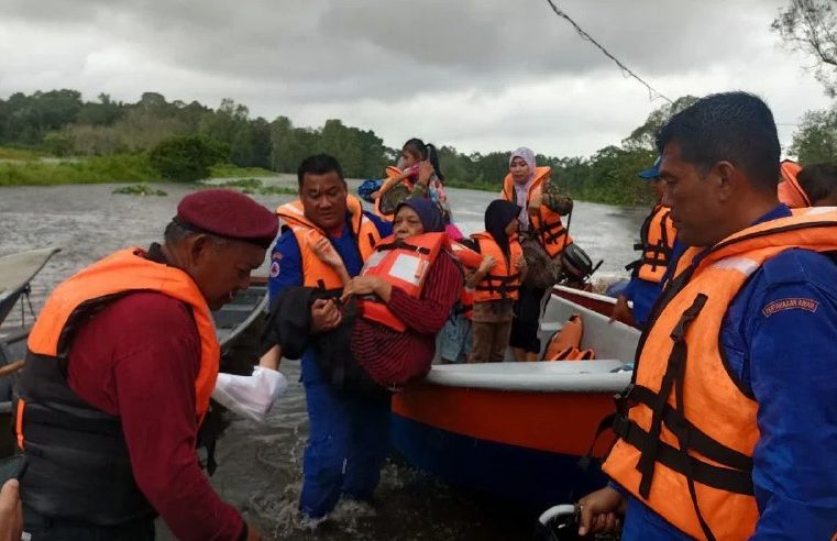 Wanita kudung pindah dengan bantuan APM