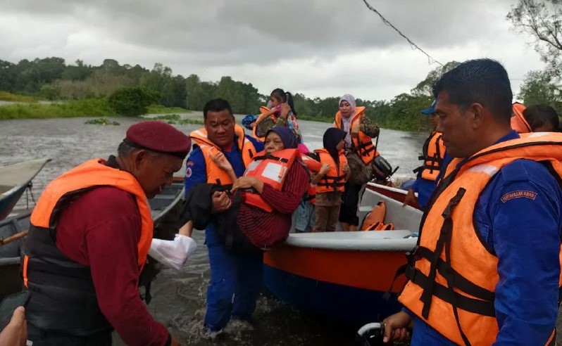 Wanita kudung pindah dengan bantuan APM