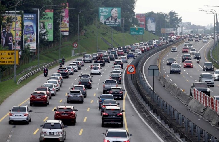 Trafik ke ibu negara dilapor lancar malam ini